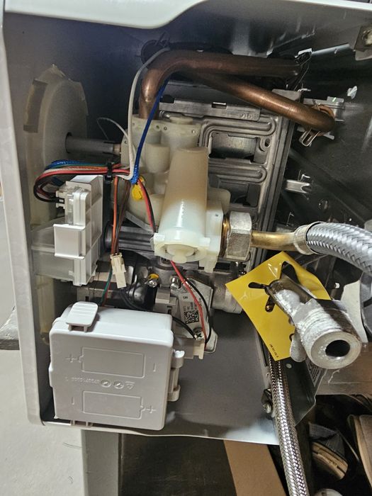 Piecykazowy podgrzewacz junkers hydro 4200