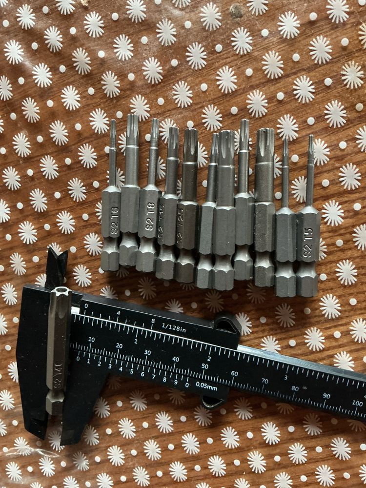 Набір 12шт якісних нових біт torx з отвором магнітних з міцноі сталі