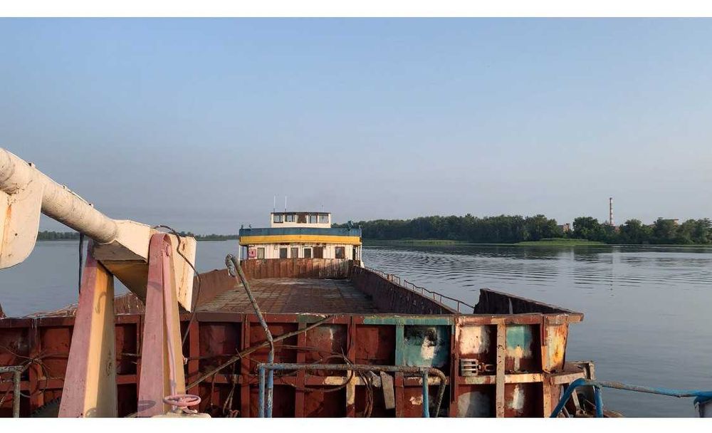 Суховантажний теплохід