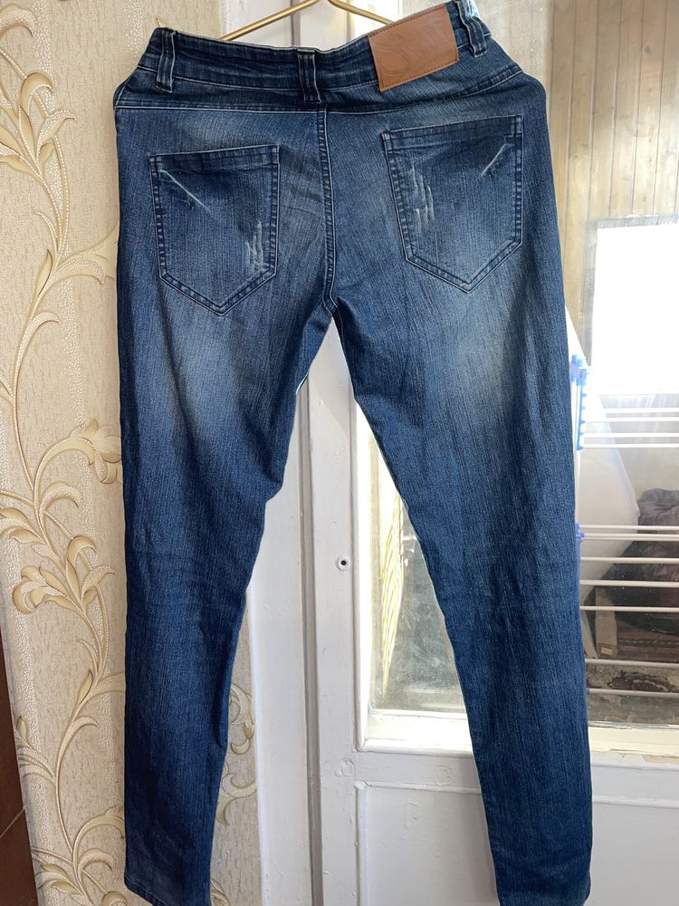 Продам мужские джинсы Staff