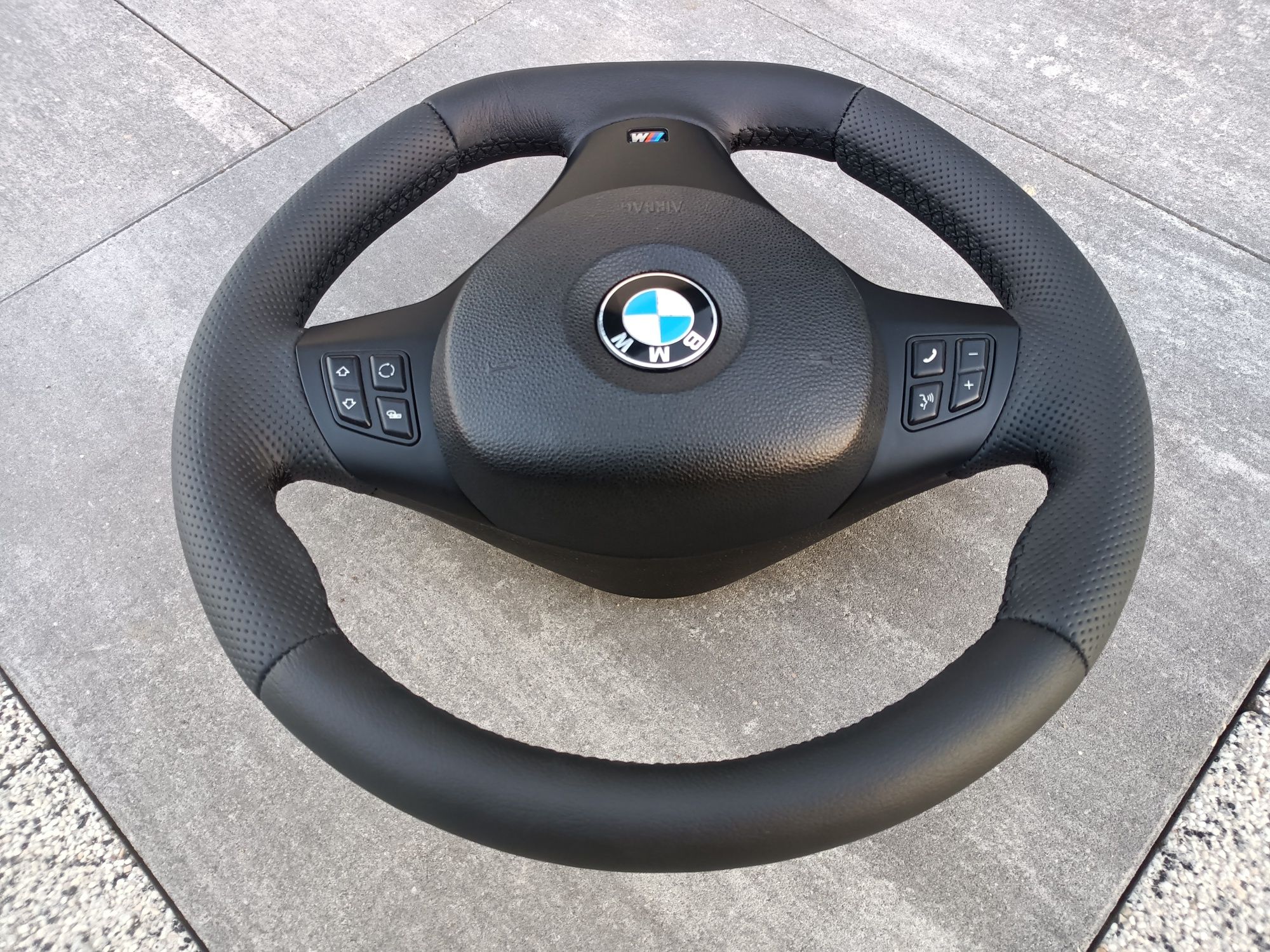 Kierownica Mpakiet z multifunkcją BMW E90 E91 E92 E93 E81 E82 E87 X1