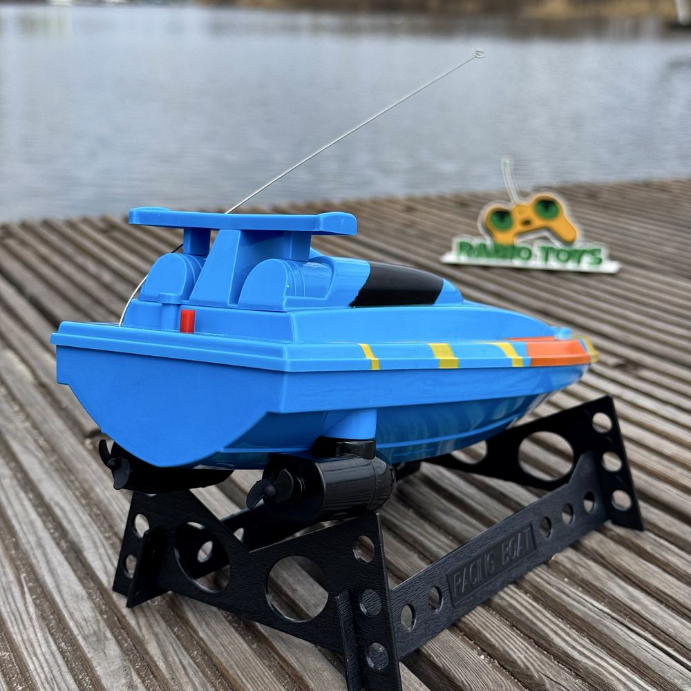 Катер на радіокеруванні Wave King Синій. Човен на пульті управління.