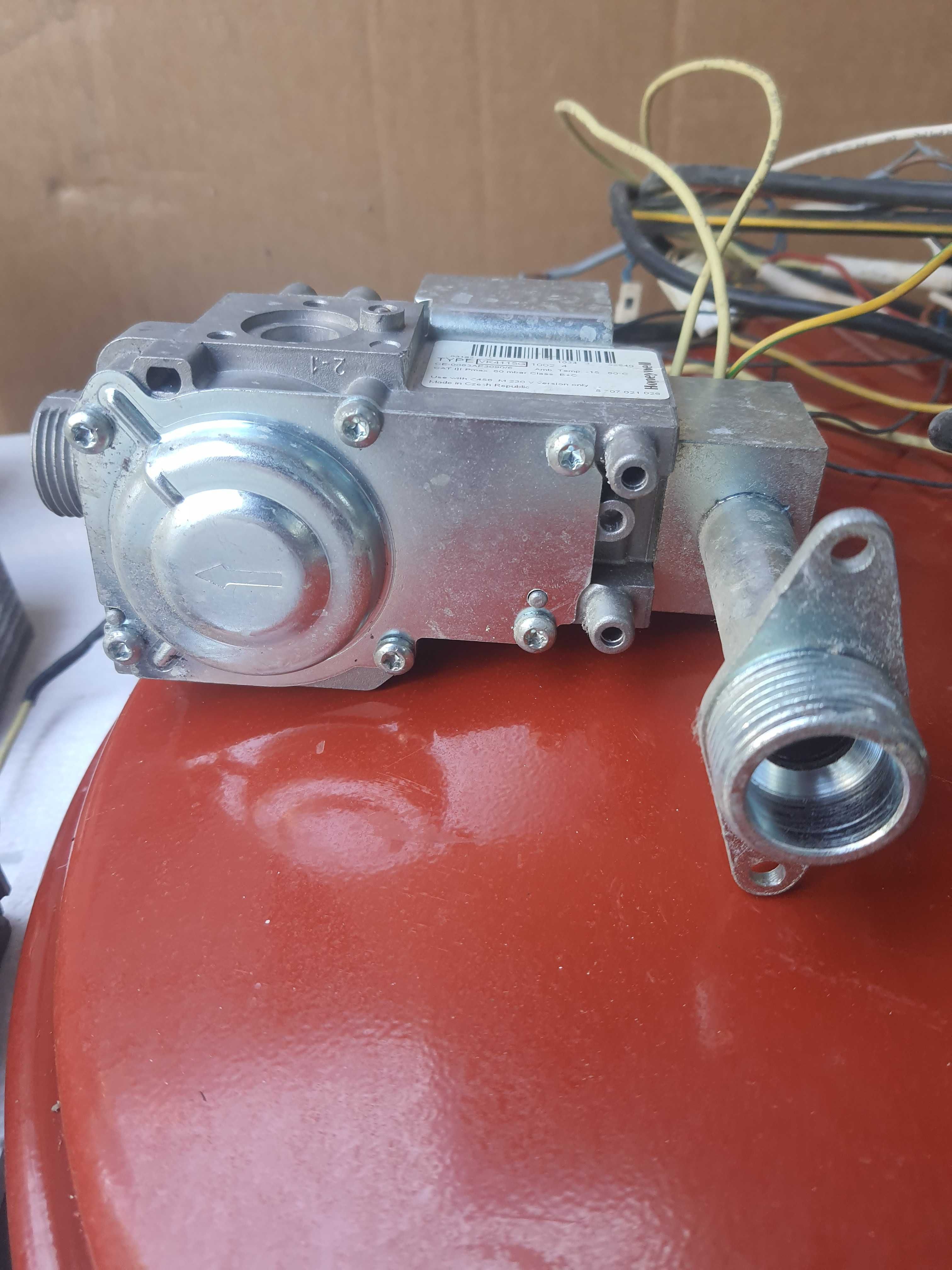 Продам запчасти газового настенного котла BOSH  Gaz 3000W  ZW24