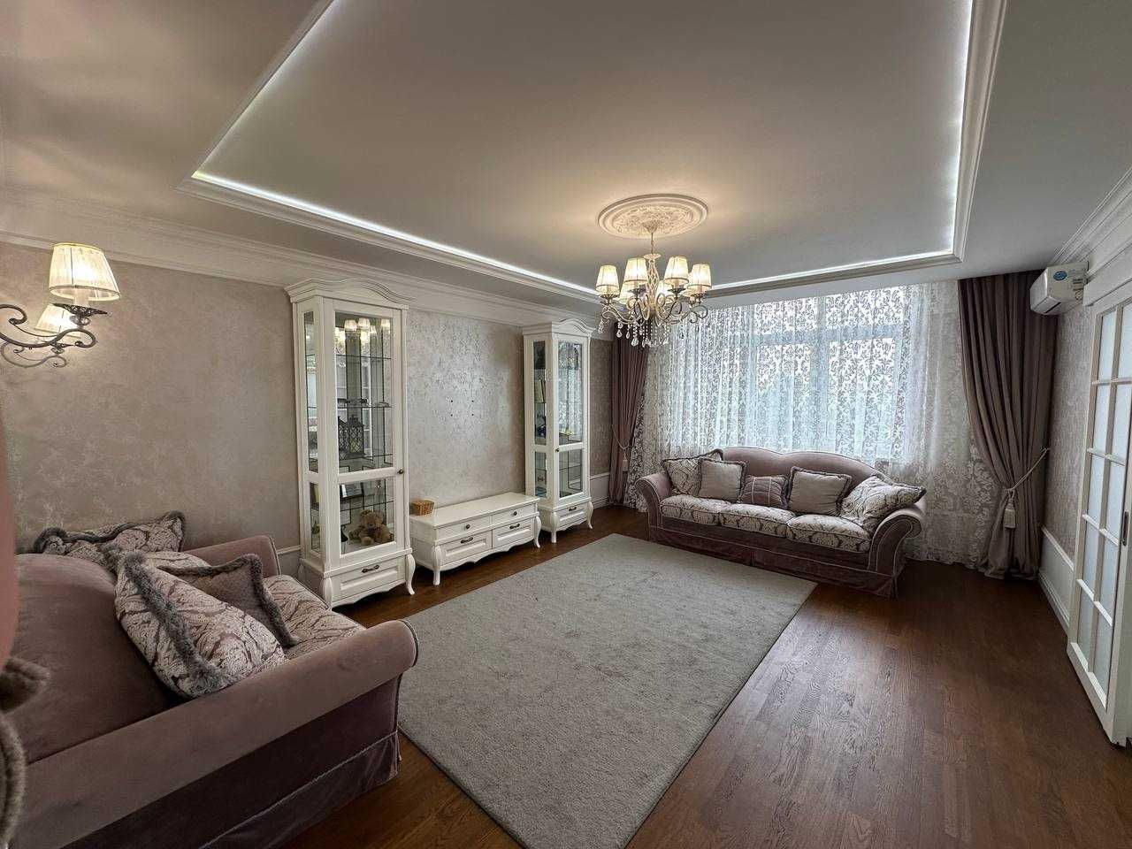 Продається  3-кімнатна квартира з дизайнерським ремонтом \113 м²