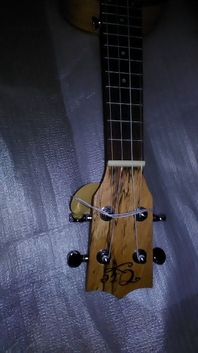 Ukulele soprano madeira