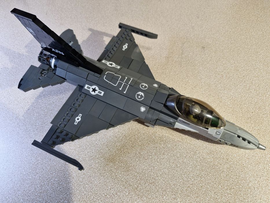 Игрушка конструктор самолет