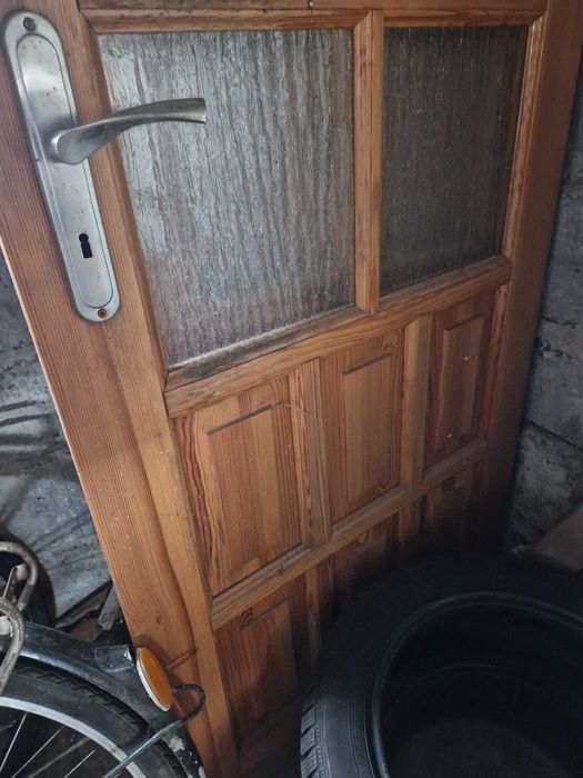 Sprzedam skrzydła drzwiowe wewnętrzne  lakierowane  nr.