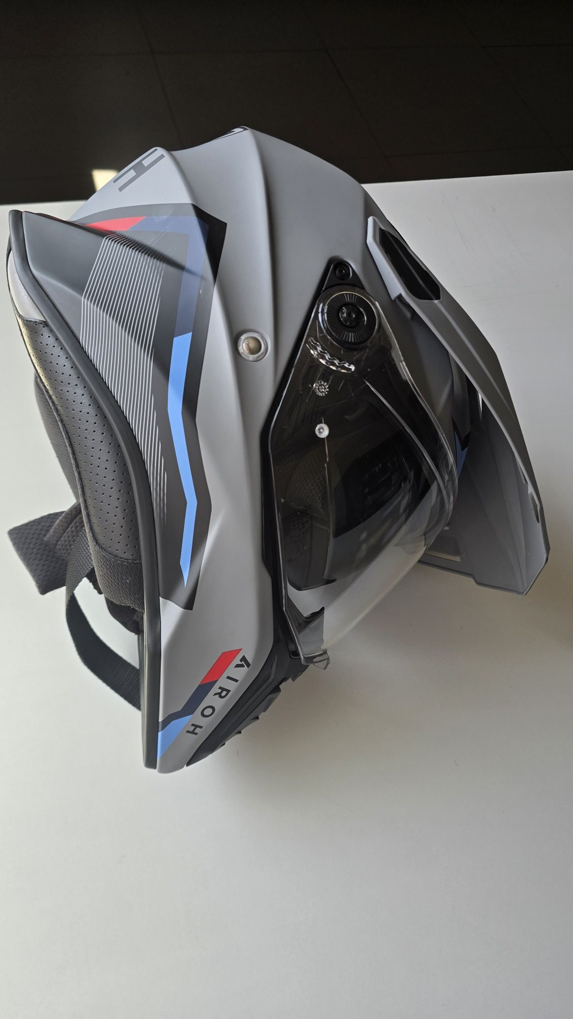 Airoh commander Factor XL