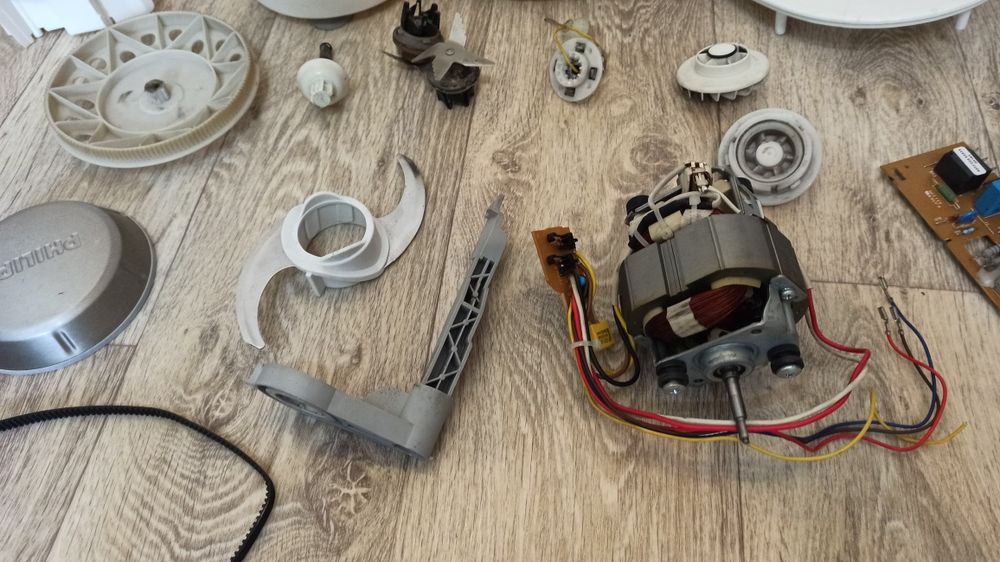 Редуктор мясорубки кухонного комбайна philips