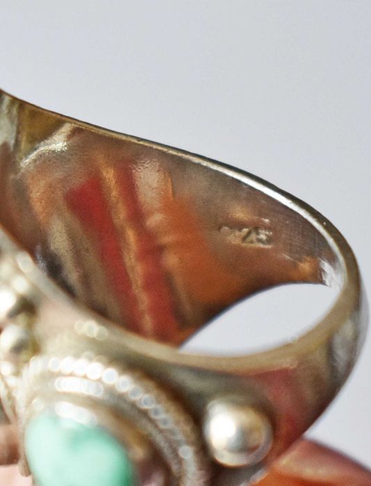 Masywny srebrny pierścionek z koralem i turkusem