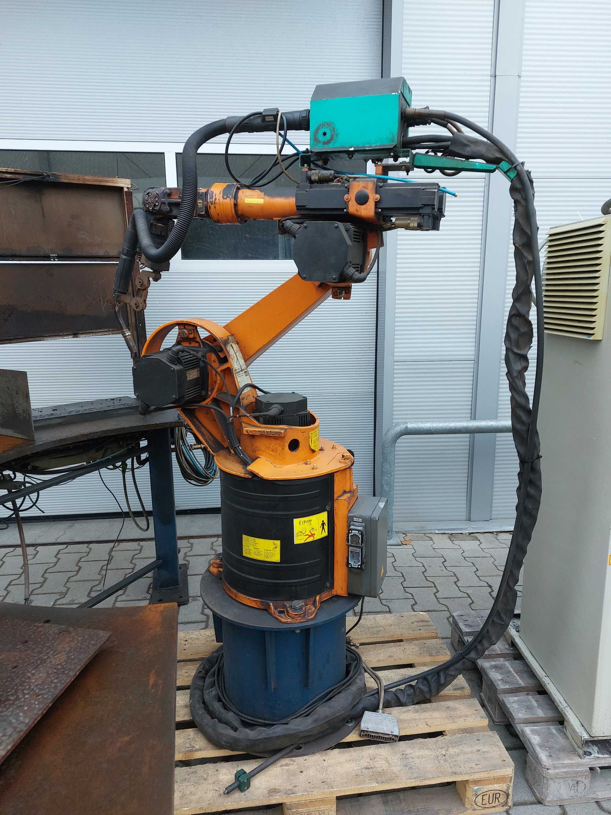 Zautomatyzowane stanowisko spawalnicze robot KUKA KR360/6