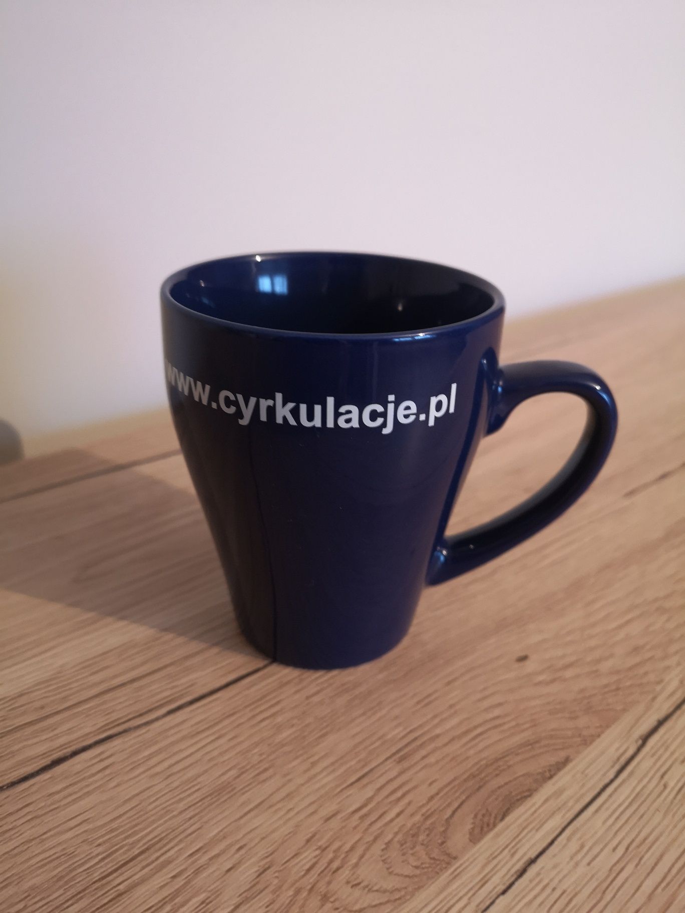 Kubek porcelanowy niebieski cyrkulacja 250 ml