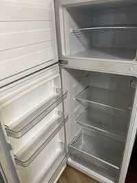 Продам холодильник Elenberq