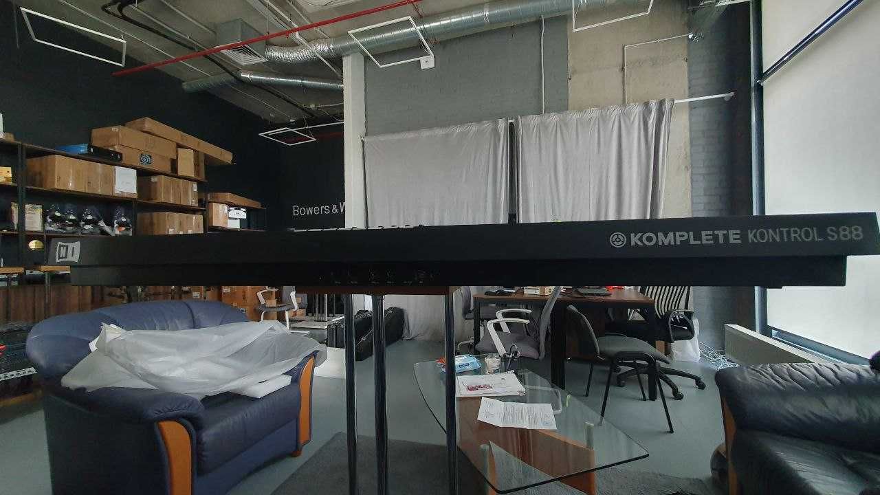 Native Instruments Komplete Kontrol S88 MK2 MIDI-клавіатура