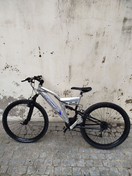 Bicicleta Berg downhill cinzenta