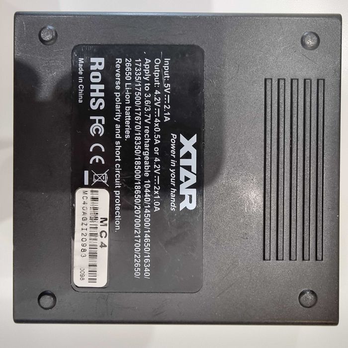 Зарядное устройство XTAR MC4 для аккумуляторов 18650 и многих других