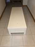 Mesa baixa para TV do Ikea modelo Lack