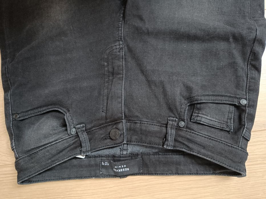 Jeansy Reserved rurki slim czarne postrzępione nogawki r. 36 S