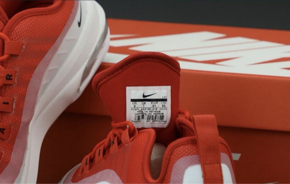 Жіночі Кросівки Nike air max axis