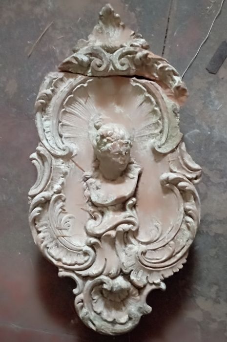 Керамічне пано для оздоблення каміну.