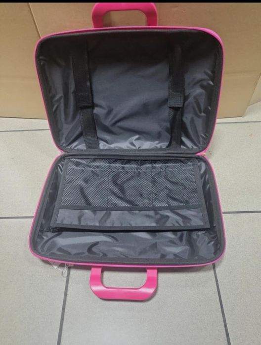 Teczka różowa na laptop 15,6 cali