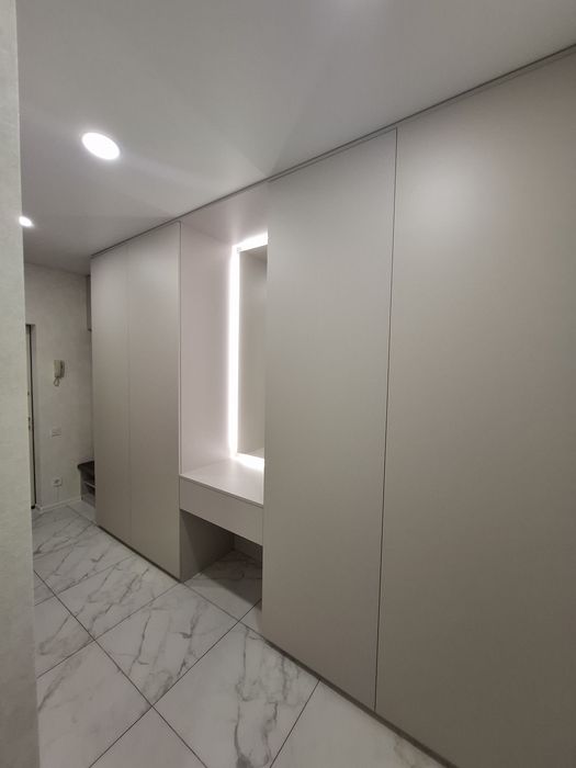 Прихожие. Гардеробные. И другая корпусная мебель.