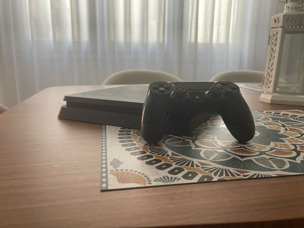 PS4 SLIM 500 GBytes