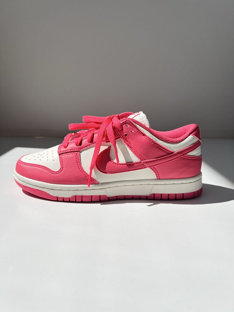 Nuke Dunk Low Aster Pink нові, оригінал