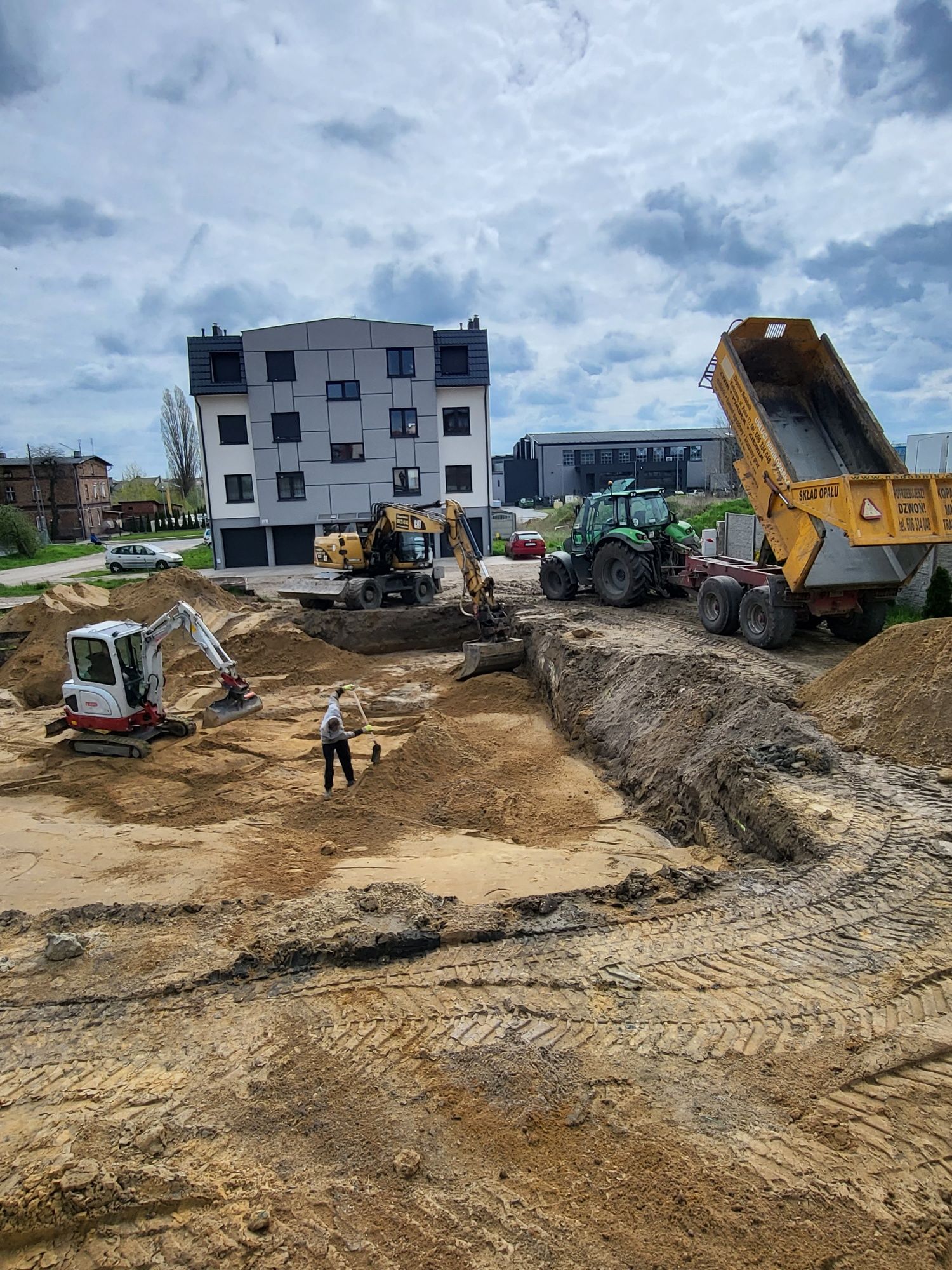 Zasypka fundamentów piasek żwir materiał zasypowy