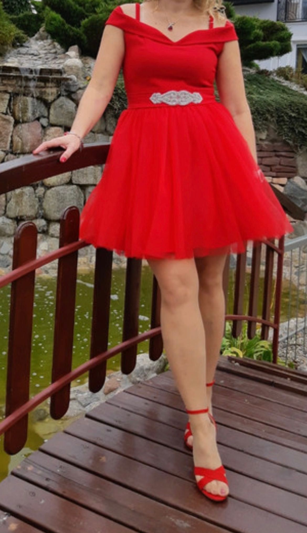 Sukienka czerwona, rozkloszowana, princesska, tiulowa