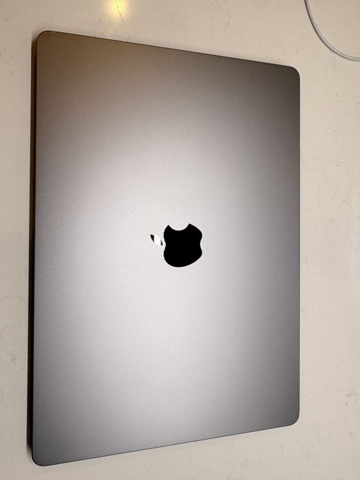 MacBook Air 15 cali 1 TB SSD z 2023 roku z M2 8 GB RAM