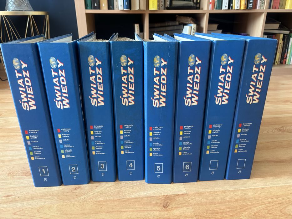 Świat wiedzy kolekcja 8 segregatorów