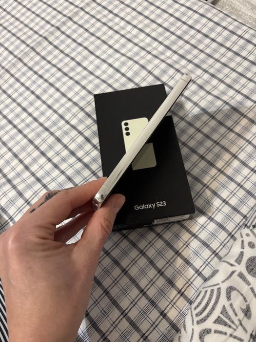 Телефон Samsung S23