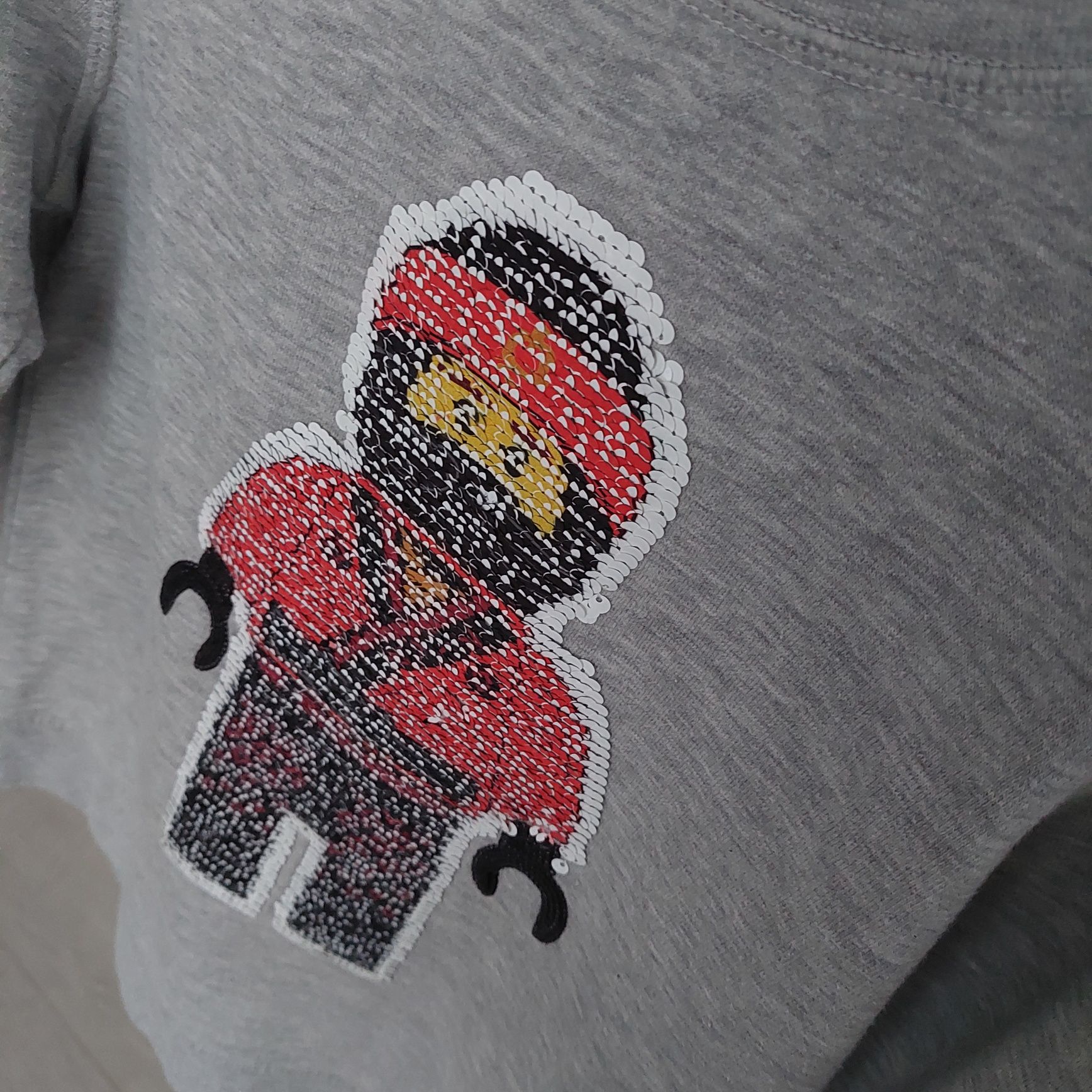 Bluza H&M NINJAGO Kai Lloyd cekiny 134 140 szara