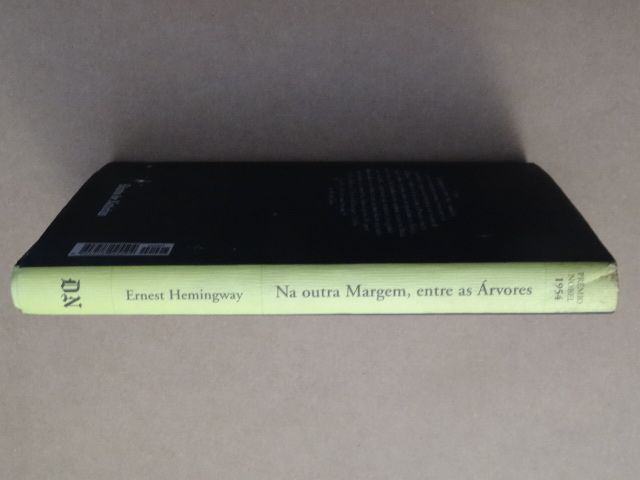 Na Outra Margem, Entre as Árvores de Ernest Hemingway