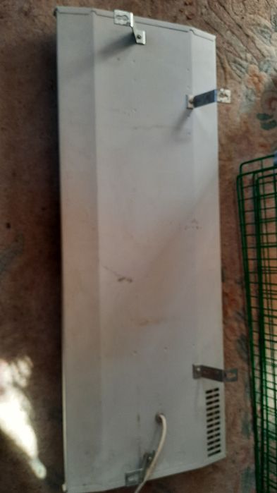 Grzejnik elektryczny  na sciane 700W  regolowany termostat