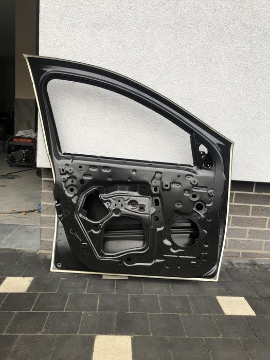 Двері нові оригінал до Renault Dacia Duster 2