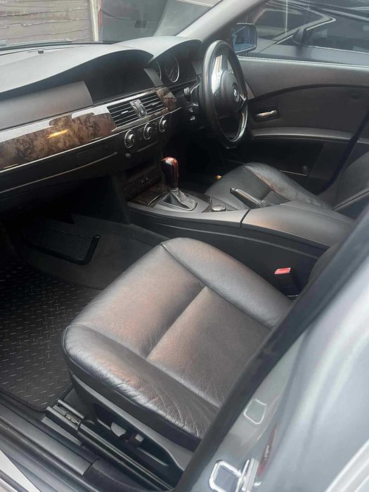 BMW E60 z małym przebiegiem i niską ceną - anglik.