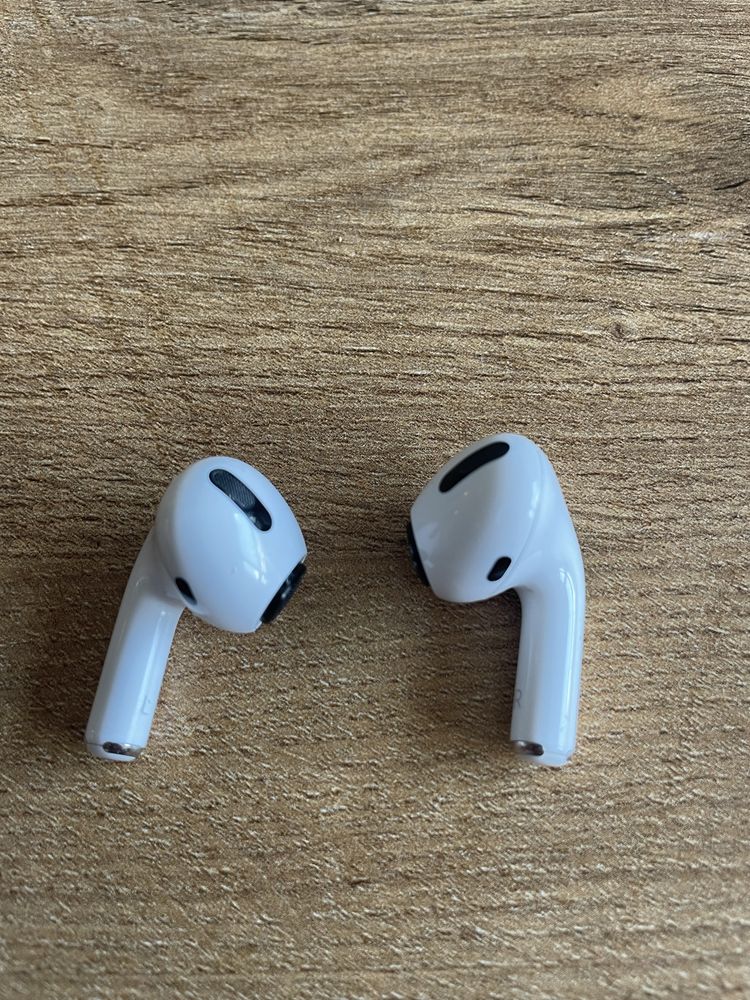 Air pods pro - lewa skuchawka trzeszczy