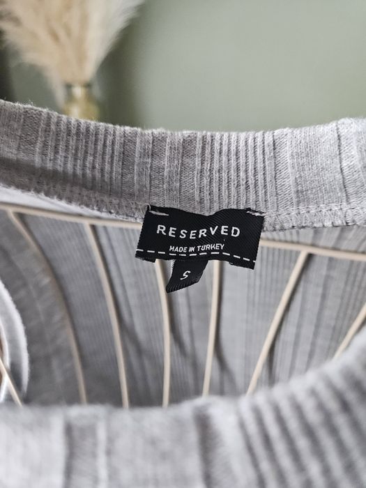 Sukienka damska midi prążkowana prosta szara Reserved S basic