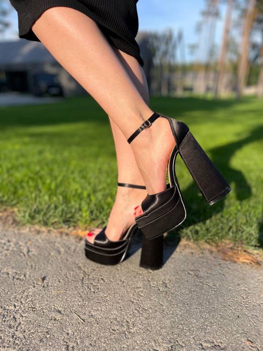 Чорні босоніжки братс