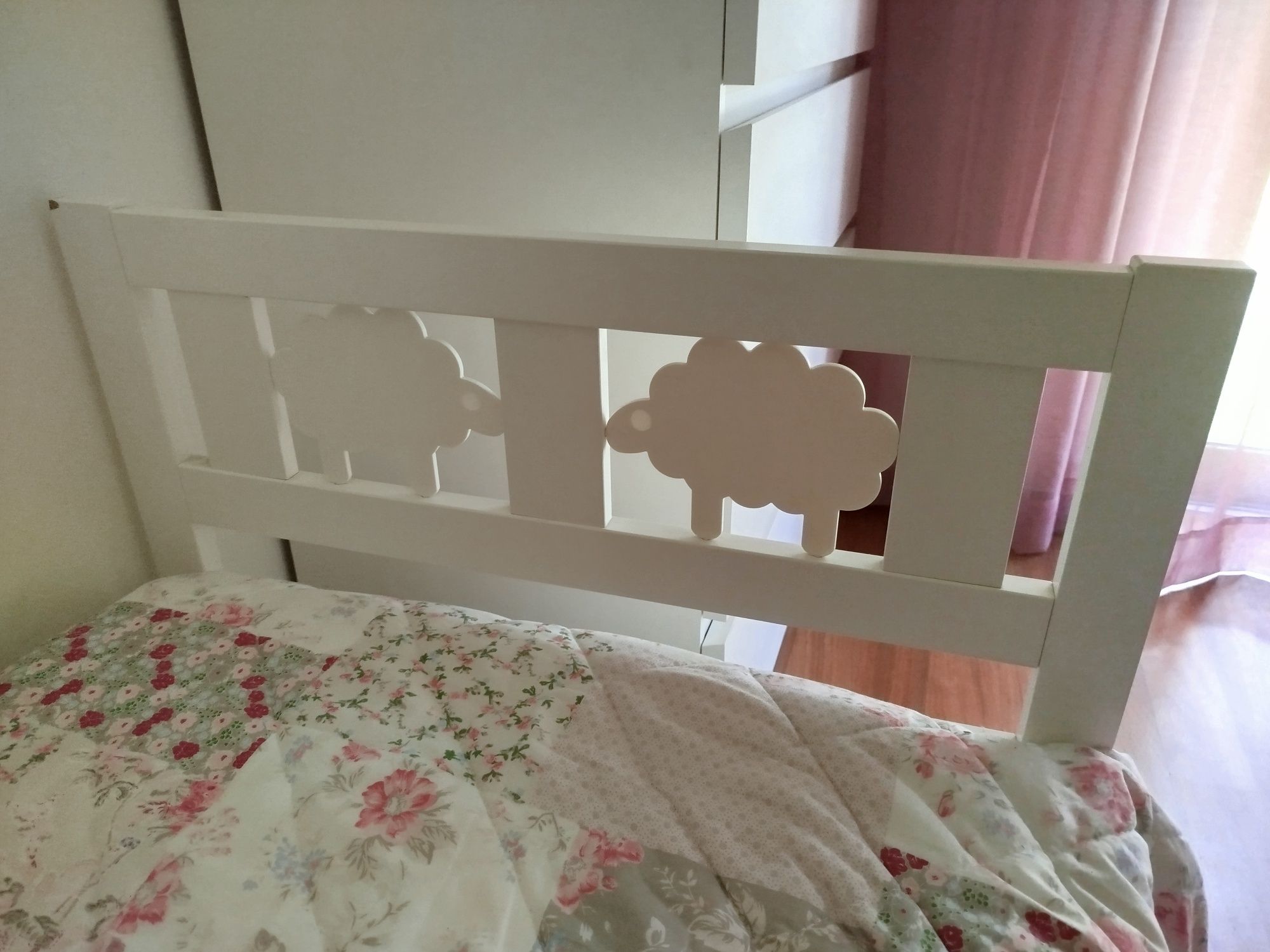 Cama de criança com estrado e colchão 70 x 160cm