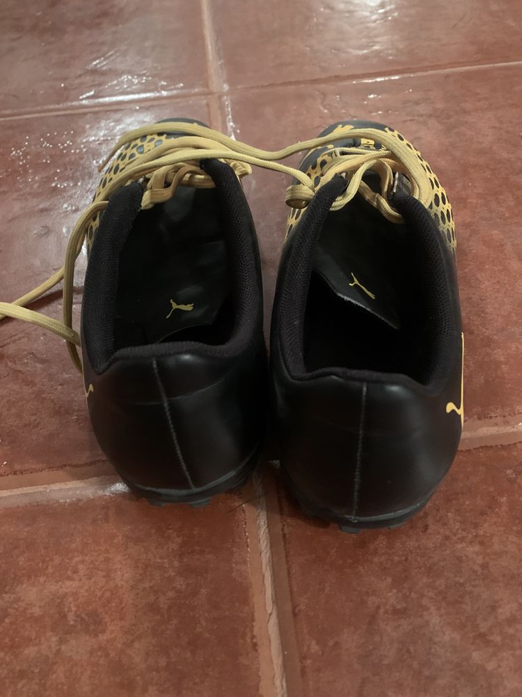 Puma de futebol tamanho 38,5