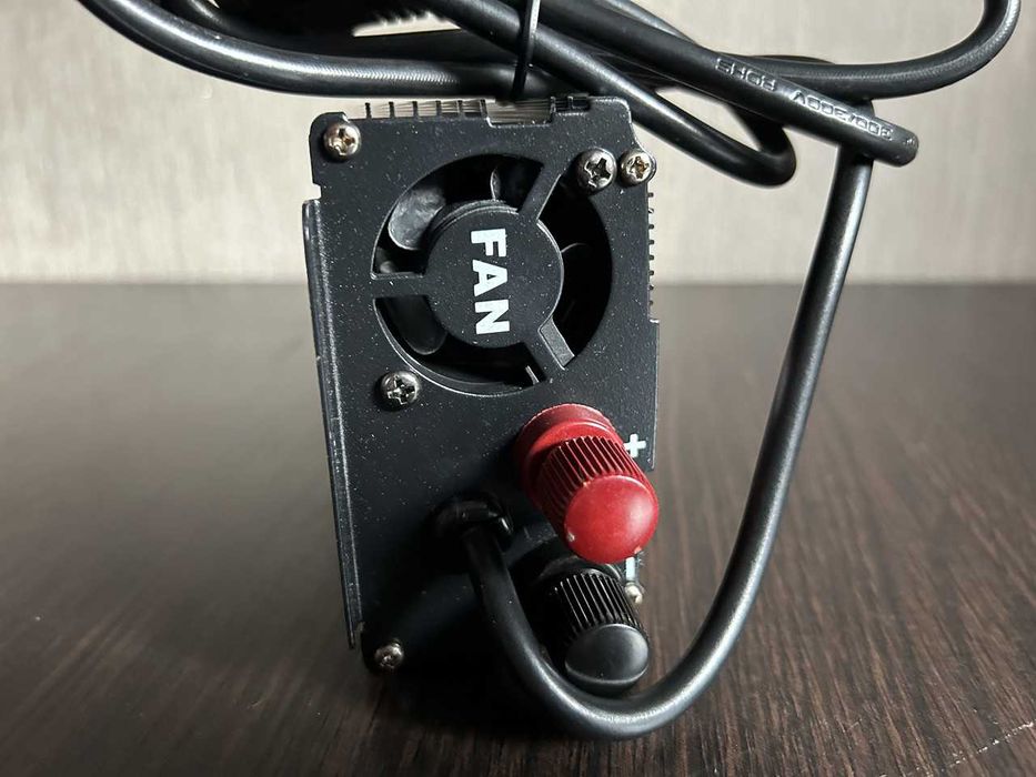 Инвертор Преобразователь Інвертор UKC 800W с Зарядкой UPS 12V 220V