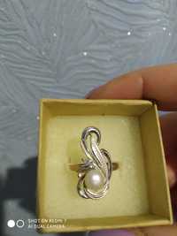 Продам серебряное кольцо с жемчугом