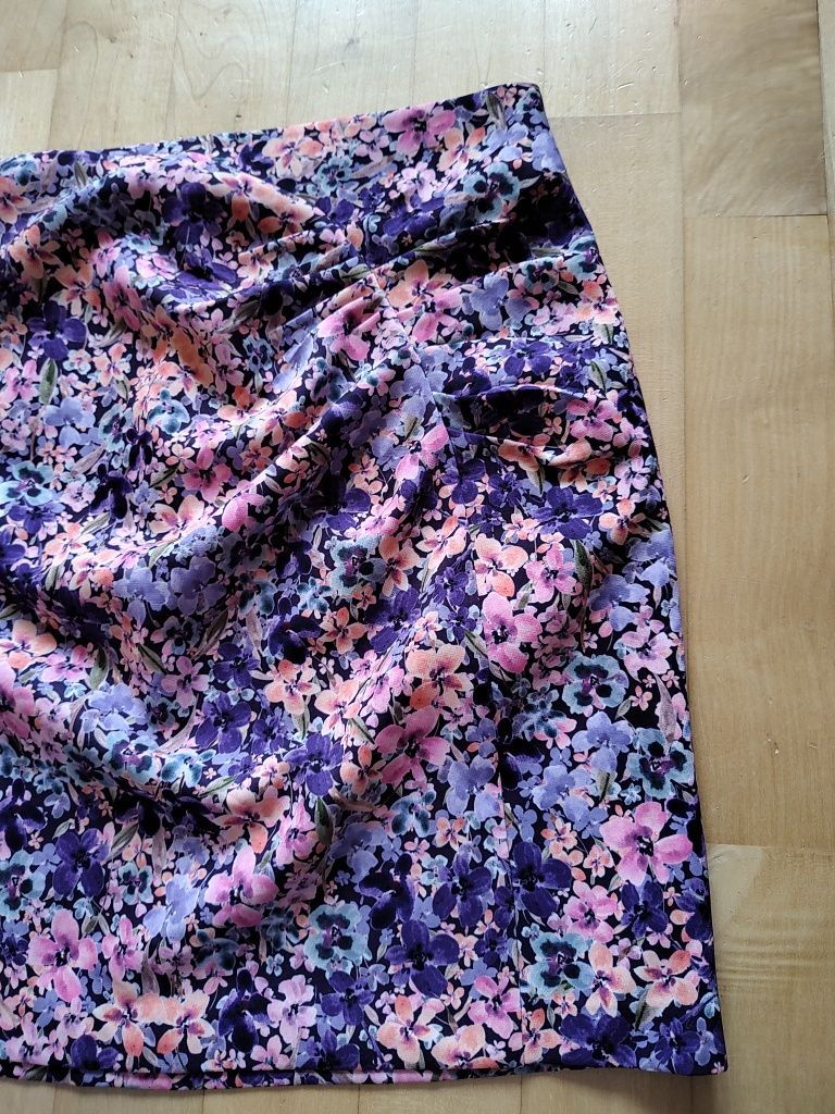 Nowa spódnica Orsay w kwiatowy deseń - r. 40