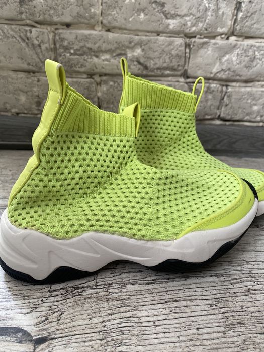 Кроссовки zara