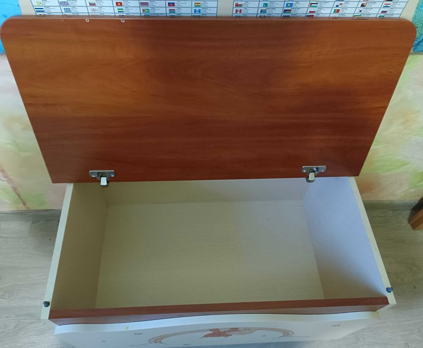 Меблі дитячі  для дівчинки, вживане (шафа,ліжко,полиці,ящик,тумбочка)