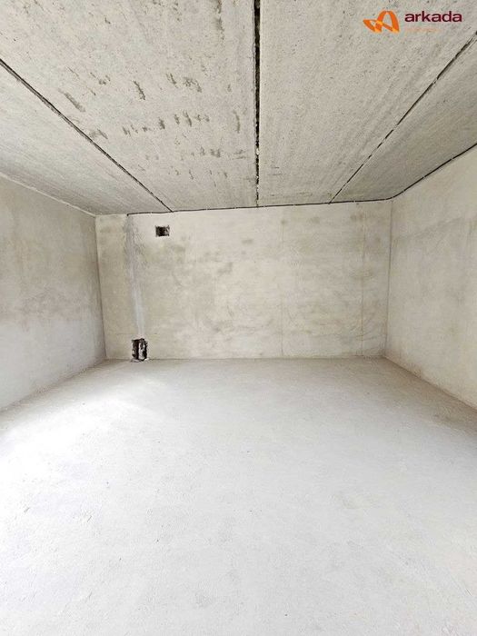 Унікальне комерційне приміщення з терасою  ,вигляд на міське озеро