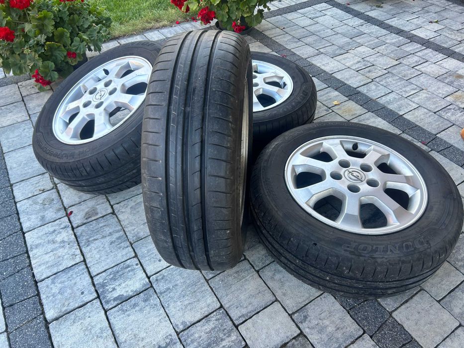 Felgi aluminiowe 15" z oponami letnimi Opel